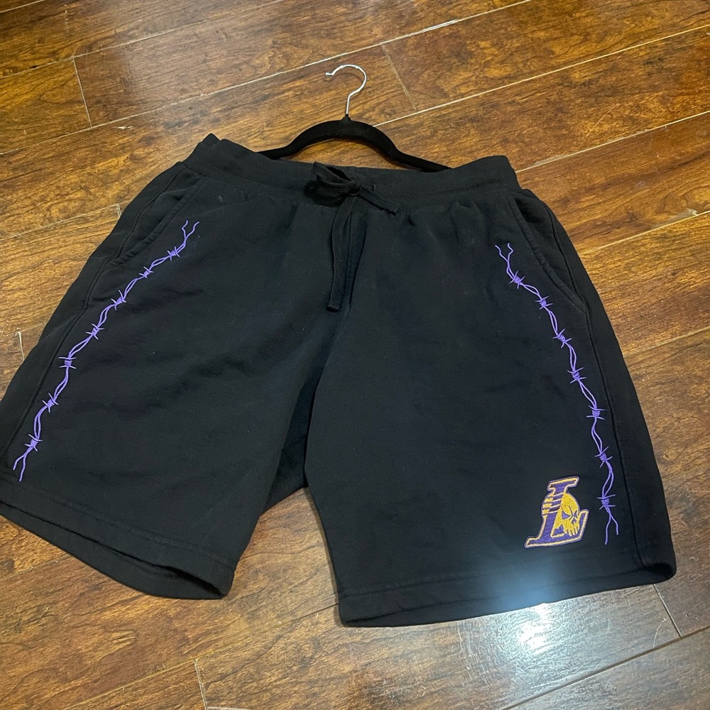 Lakers × Warren Lotas
Warren lotas x Lakers Barbed wire Shorts size M